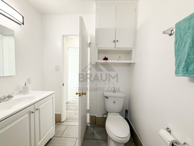 Building Photo - 5433 Sepulveda Blvd