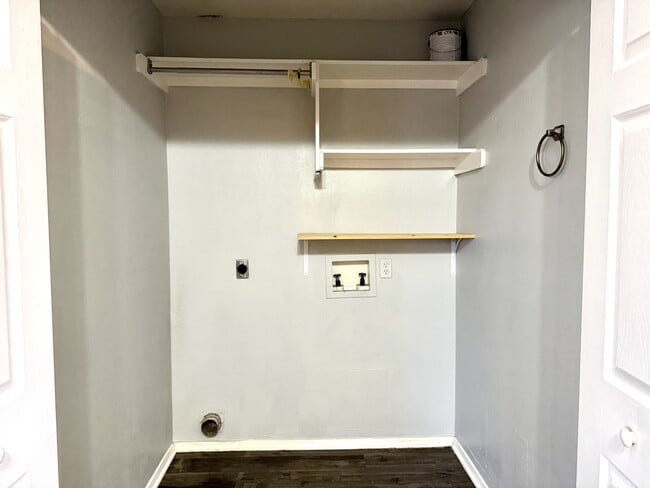 Building Photo - 2412 Cimmaron Dr