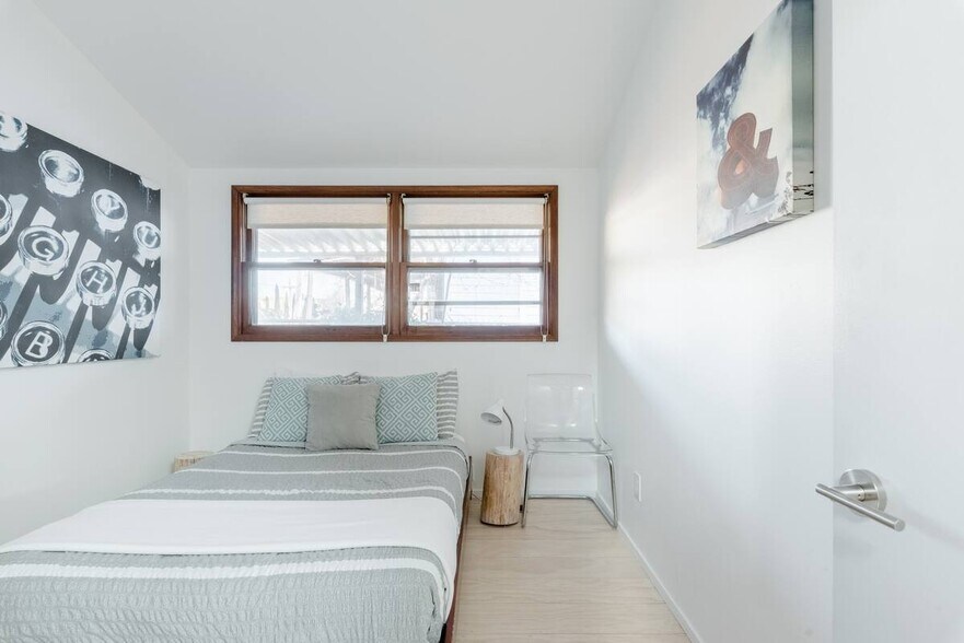 Building Photo - 4633 N Gantenbein Ave