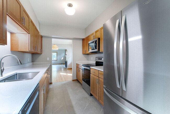 Building Photo - Updated 5 bedroom 2 bath single family house