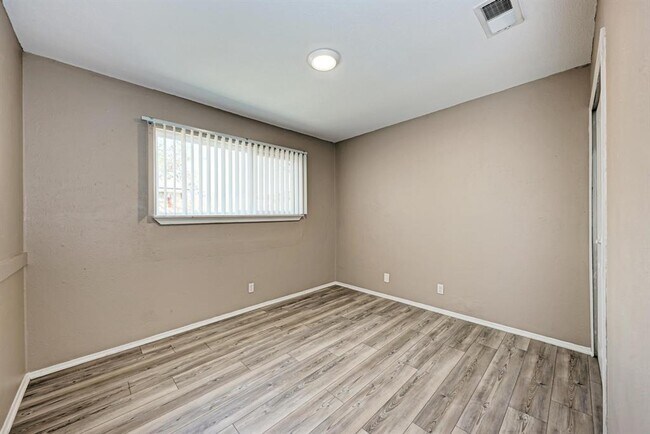 Building Photo - 1117 W Rundberg Ln