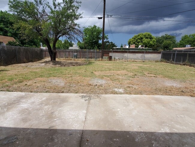 Building Photo - 1415