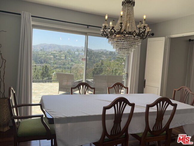 Building Photo - 911 Teakwood Rd