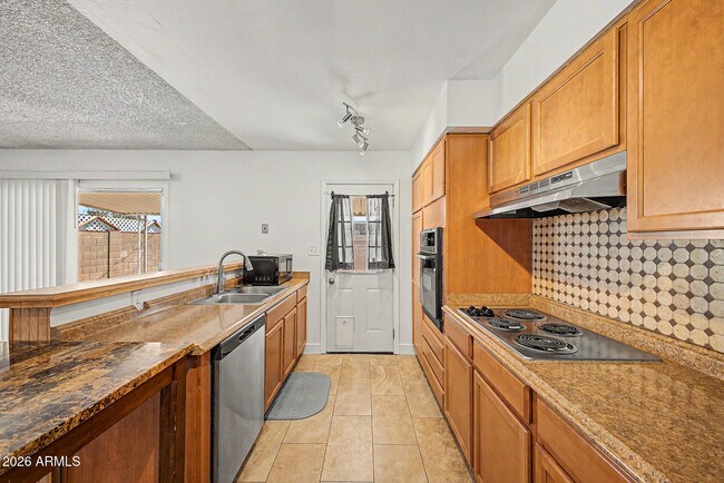 Building Photo - 1623 E Del Rio Dr