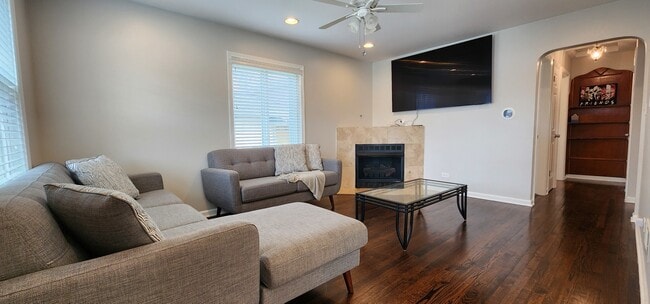 Building Photo - 1831 S Cumberland Ave