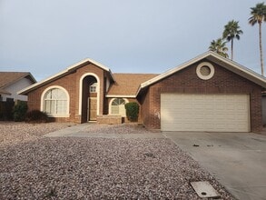 Building Photo - ?4 Bed / 2 Bath Single Level Gilbert Home with vaulted Ceilings *New Paint*?
