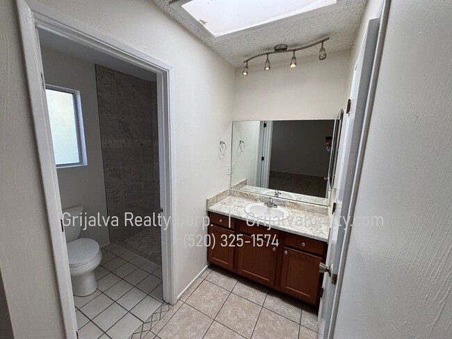 Building Photo - Large Eastside 4 Bedroom, 2 Bath House for Rent (Tanque Verde/Pantano)