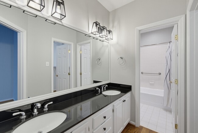 Building Photo - 761 Bishops Park Dr