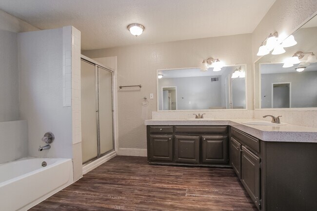 Building Photo - 17803 S Cypress Villas Dr