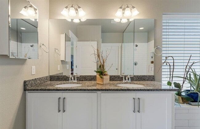 Building Photo - Modern 3BR Home with Finished Basement & Private Courtyard in Lowry