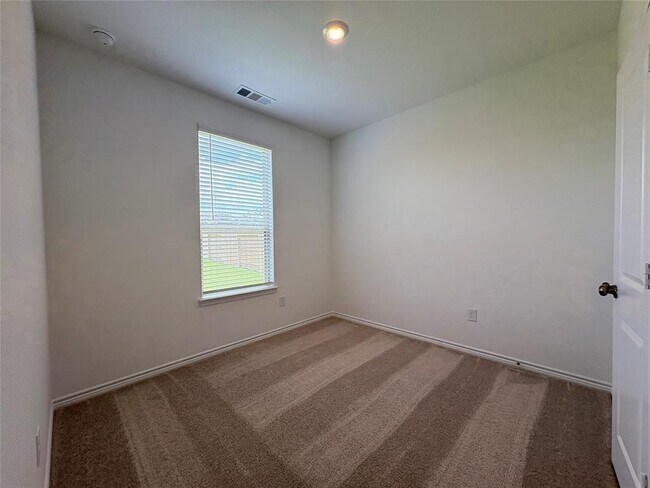 Building Photo - 15190 Cyn Rpds Rd