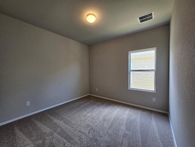 Building Photo - 110 Bluestem Dr