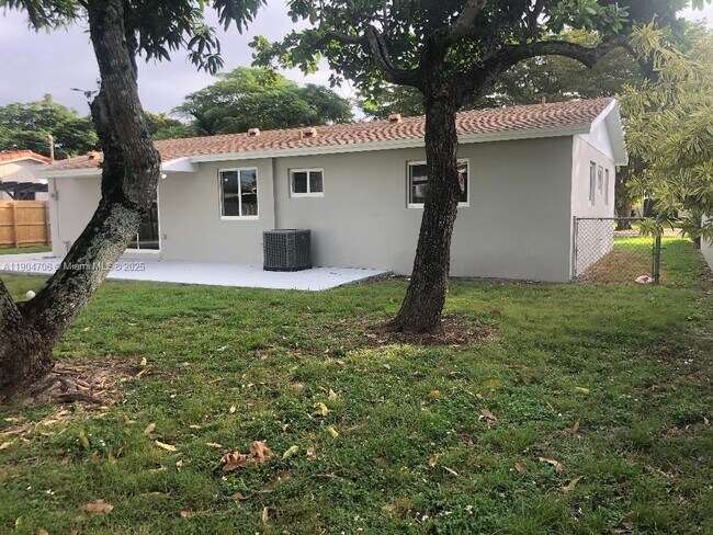 Building Photo - 2650 SW 96th Ave