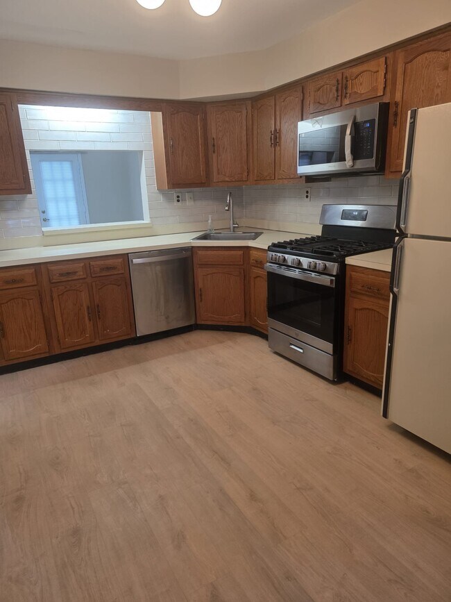 Building Photo - 107 Provincetown Ct