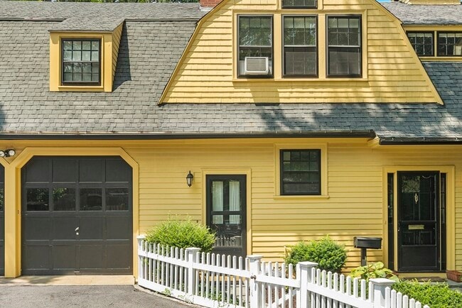 Building Photo - 117 Brattle St