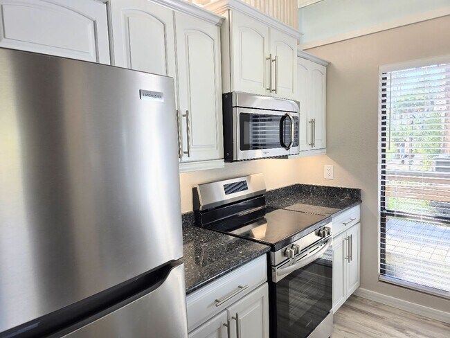 Building Photo - Waterfront condo with community pool!