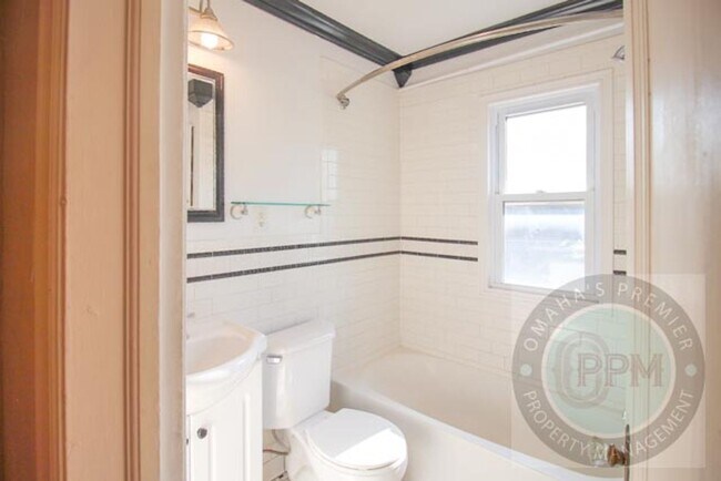 Building Photo - 2 Story 3 Bedroom 2 Bathroom home in the h...
