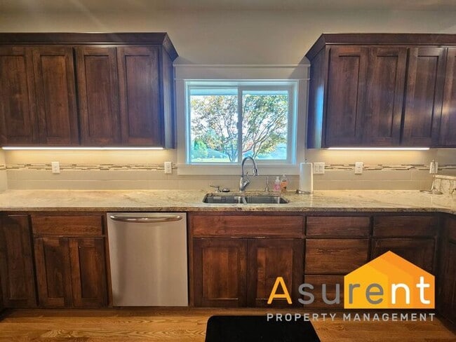 Building Photo - Fully Furnished 2BR/2BA Home in Central Point