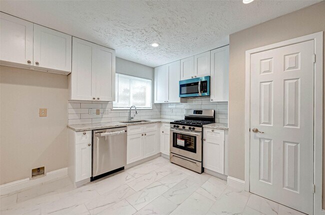 Building Photo - 6802 Glenray Dr