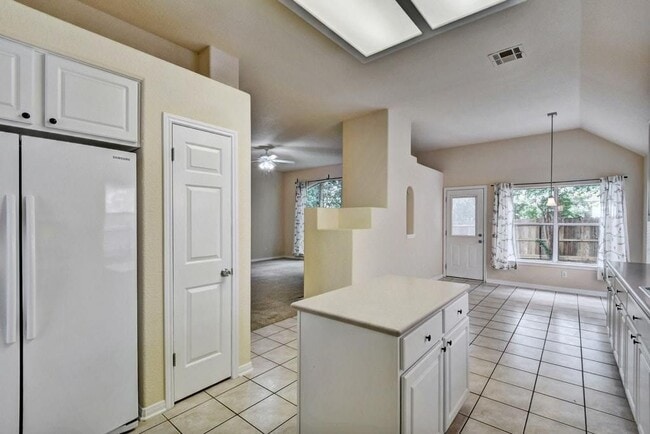 Building Photo - 1016 Savanna Ln