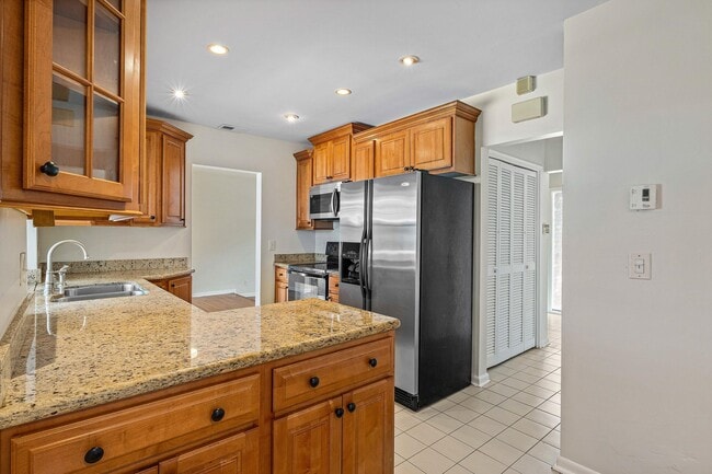 Building Photo - 931 NW 9th Ct