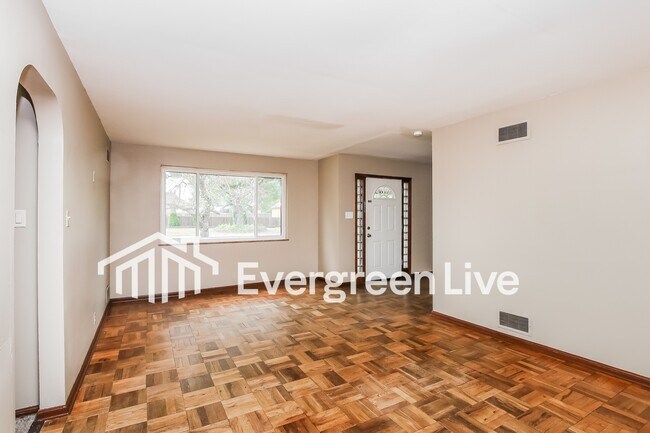 Building Photo - 4616 Redwood Dr