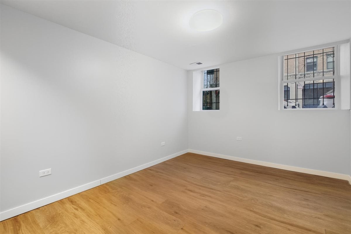 Building Photo - 4700 N Racine Ave