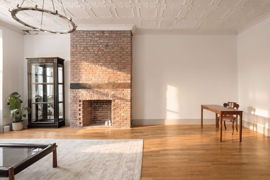 Building Photo - 185 East Broadway-SI ID1541438P
