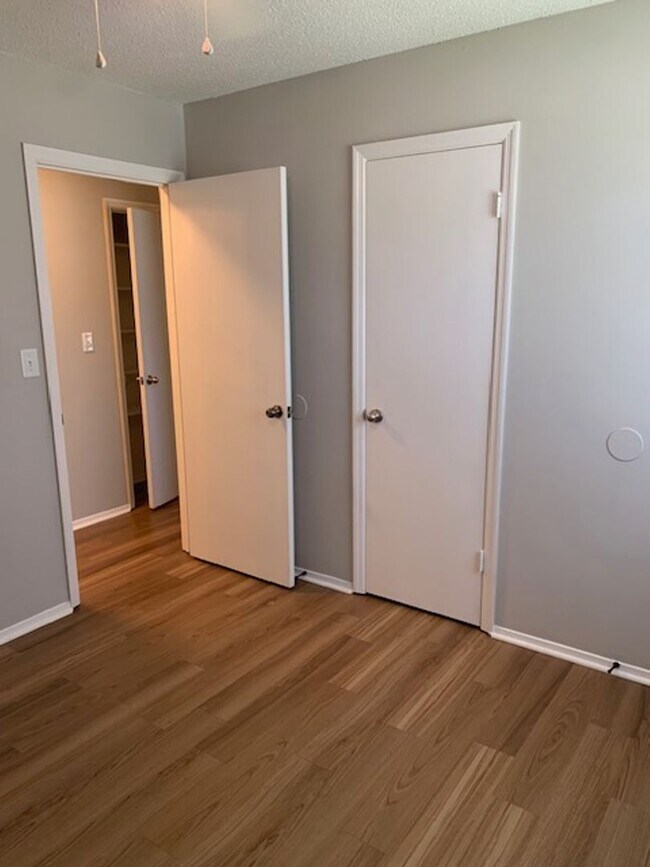 Building Photo - Located in McDuffie Woods Subdivision