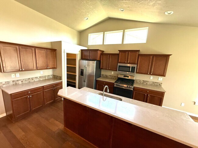 Building Photo - SCHEDULE A TOUR TODAY TO VIEW THIS STUNNING HOME IN SW REDMOND!!