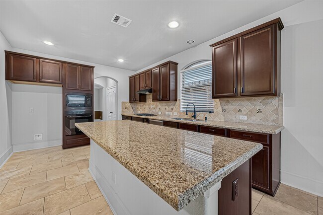 Building Photo - 8338 Sedona Ridge Dr