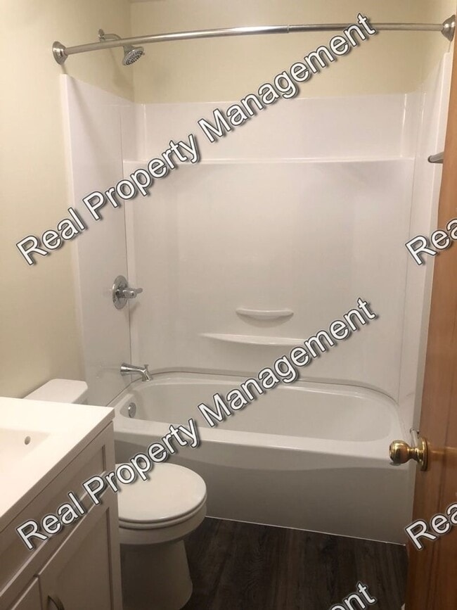 Building Photo - Two Bedroom Duplex