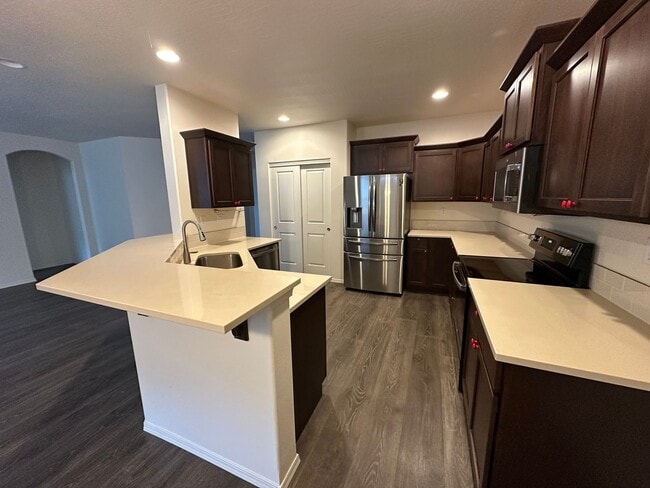 Building Photo - Newer Super Clean 3 Bedroom 2 Bath Home In NE Albany