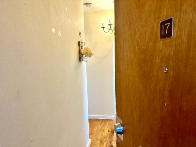 Building Photo - 108 Myrtle St