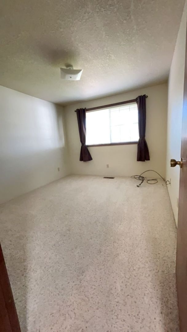 Building Photo - 3 Bedroom 2.5 Bath House