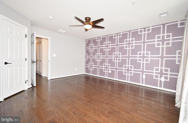Building Photo - 7575 Willow Bottom Rd