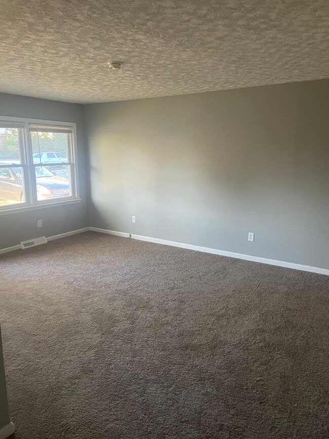 Building Photo - 3 bedroom 1 bath house