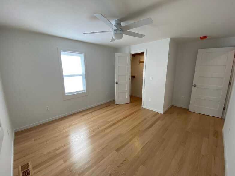Building Photo - 27 8th St