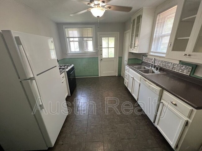 Building Photo - 4057 Potomac St