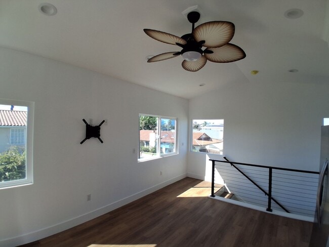 Building Photo - 591 Grove