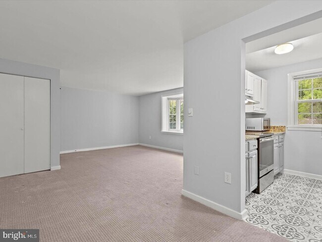 Building Photo - 706 S Arlington Mill Dr