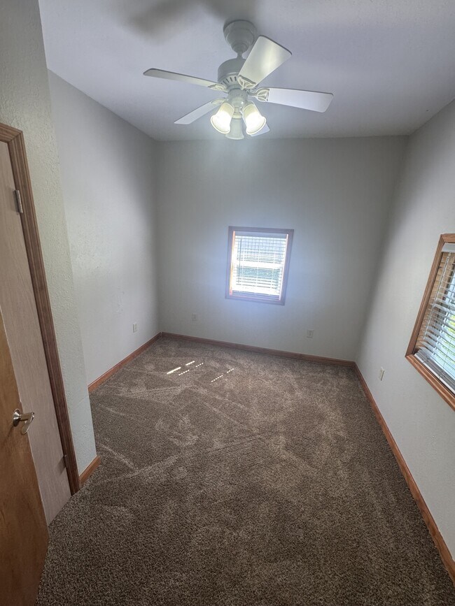 Building Photo - 1011 Park Dr