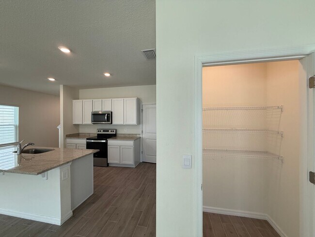 Building Photo - Spacious 4-Bedroom Modern Home in Oaks Preserve – Perfect Gainesville Location