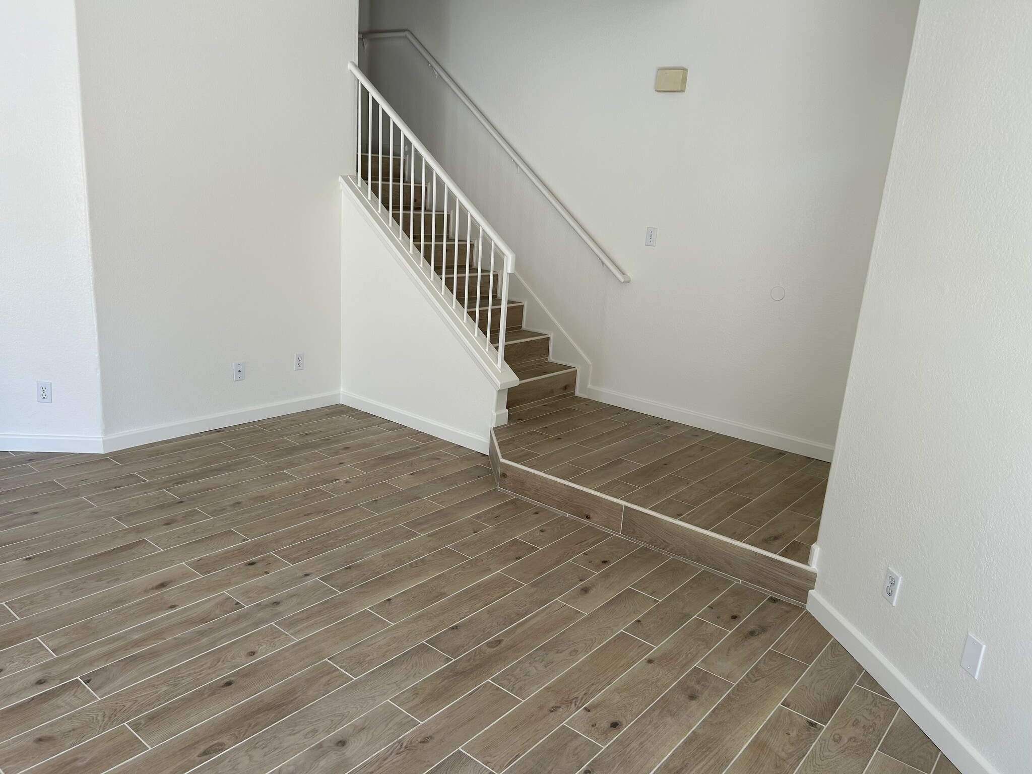 Building Photo - 13133 Le Parc