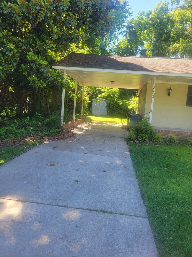 Building Photo - 3102 Northwoods Dr