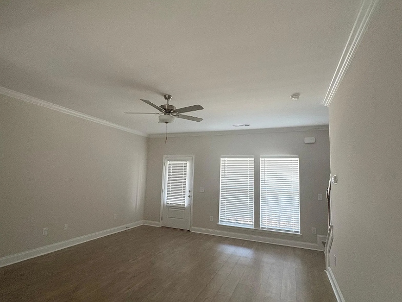 Building Photo - 2016 Cavell Ln