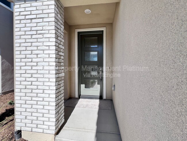 Building Photo - 2065 N Wagon Ln