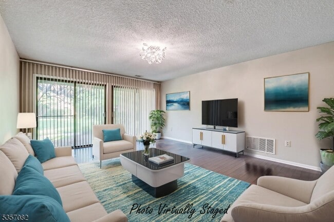 Building Photo - 318 Willowbrook Dr
