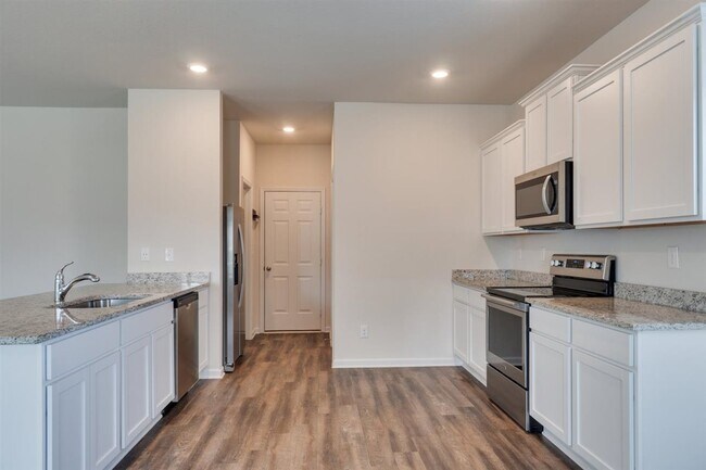 Building Photo - 737 Woody Dr