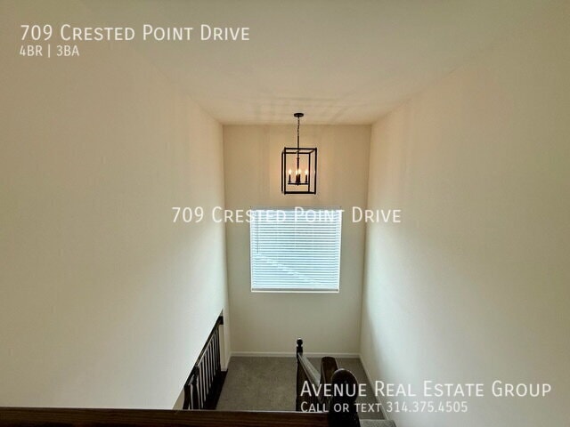 Building Photo - 709 Crested Pt Dr